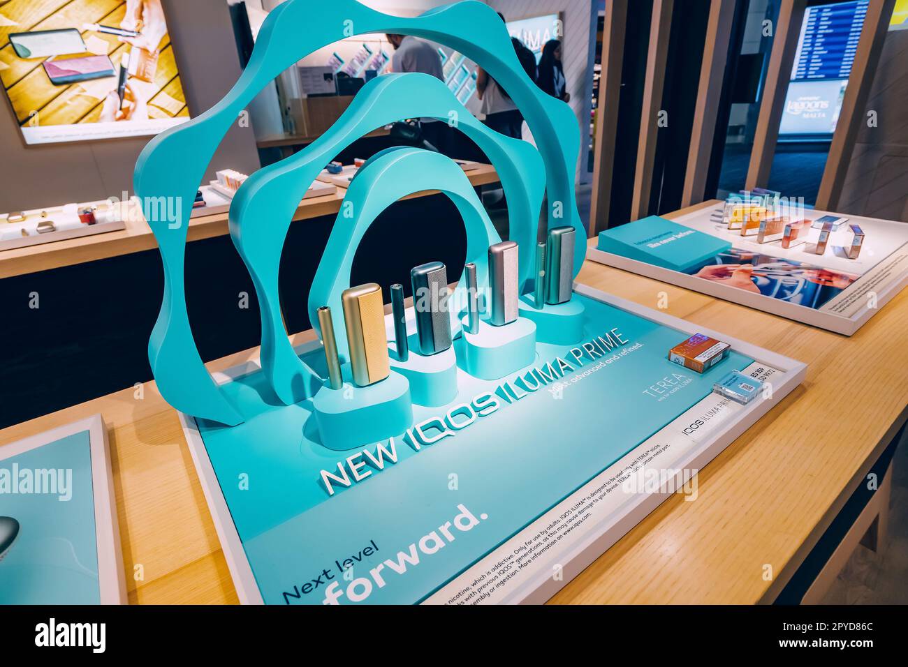 20 janvier 2023, Dubaï, Émirats arabes Unis : la cigarette électronique  Iqos est en magasin Photo Stock