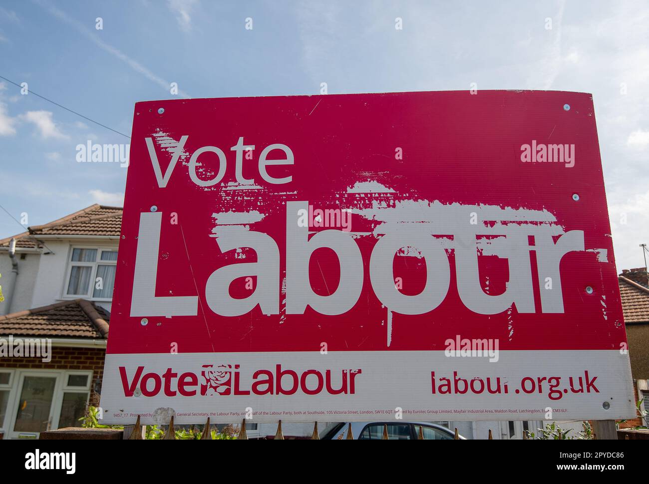 Slough, Berkshire, Royaume-Uni. 3rd mai 2023. Des élections locales ont lieu dans certains comtés d'Angleterre demain, jeudi 4th mai. Un vote pour le changement pour deux candidats conservateurs à Slough, Berkshire. Slough Council est dirigé par le Labour depuis de nombreuses années, mais le Slough Council est maintenant en faillite et vend des actifs pour tenter de compenser une perte de £720m. Les habitants de Slough sont furieux que leur taxe de conseil ait été mise en hausse d'un peu moins de 10% pour 2023. Crédit : Maureen McLean/Alay Live News Banque D'Images