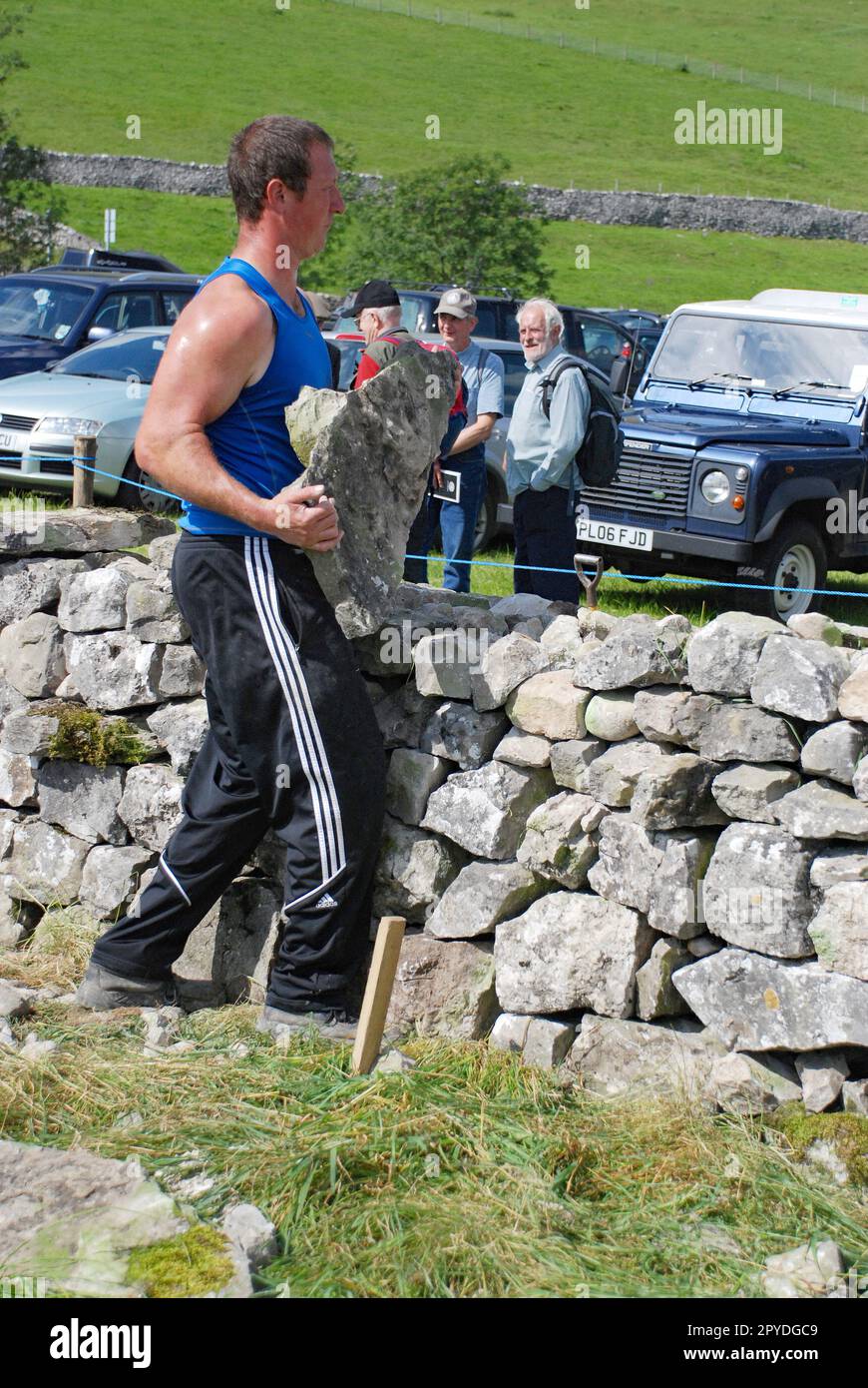 Concours de walling de Drysrone au spectacle Kilnsey dans le parc national des Yorkshire Dales Banque D'Images