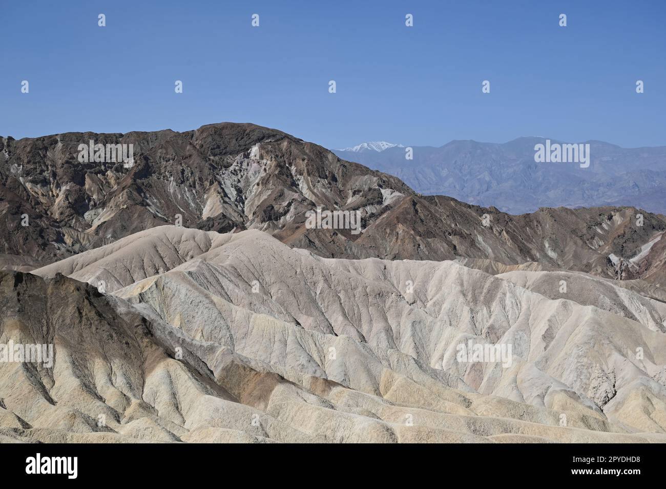Zabriskie Point est une partie de l'Amargosa Range situé à l'est de la vallée de la mort dans Death Valley National Park en Californie, États-Unis Banque D'Images