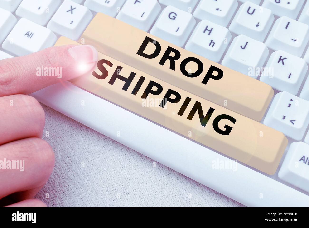 Affiche indiquant l'expédition du DROP. Approche commerciale pour envoyer des marchandises d'un fabricant directement à un client plutôt qu'au détaillant Banque D'Images
