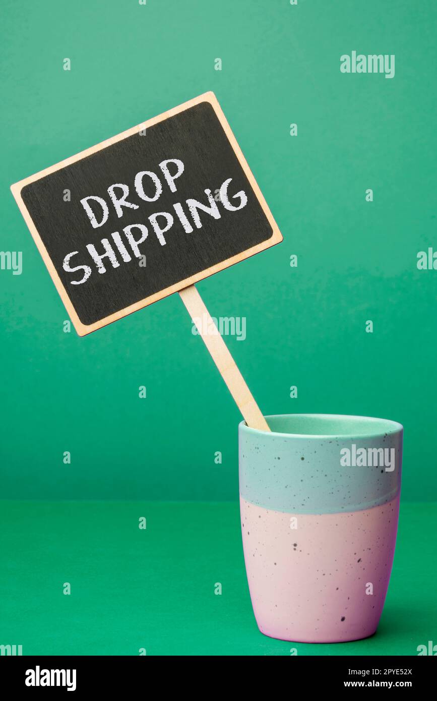 Présentation conceptuelle Drop Shipping. Concept signifie envoyer des marchandises d'un fabricant directement à un client plutôt qu'au détaillant Banque D'Images