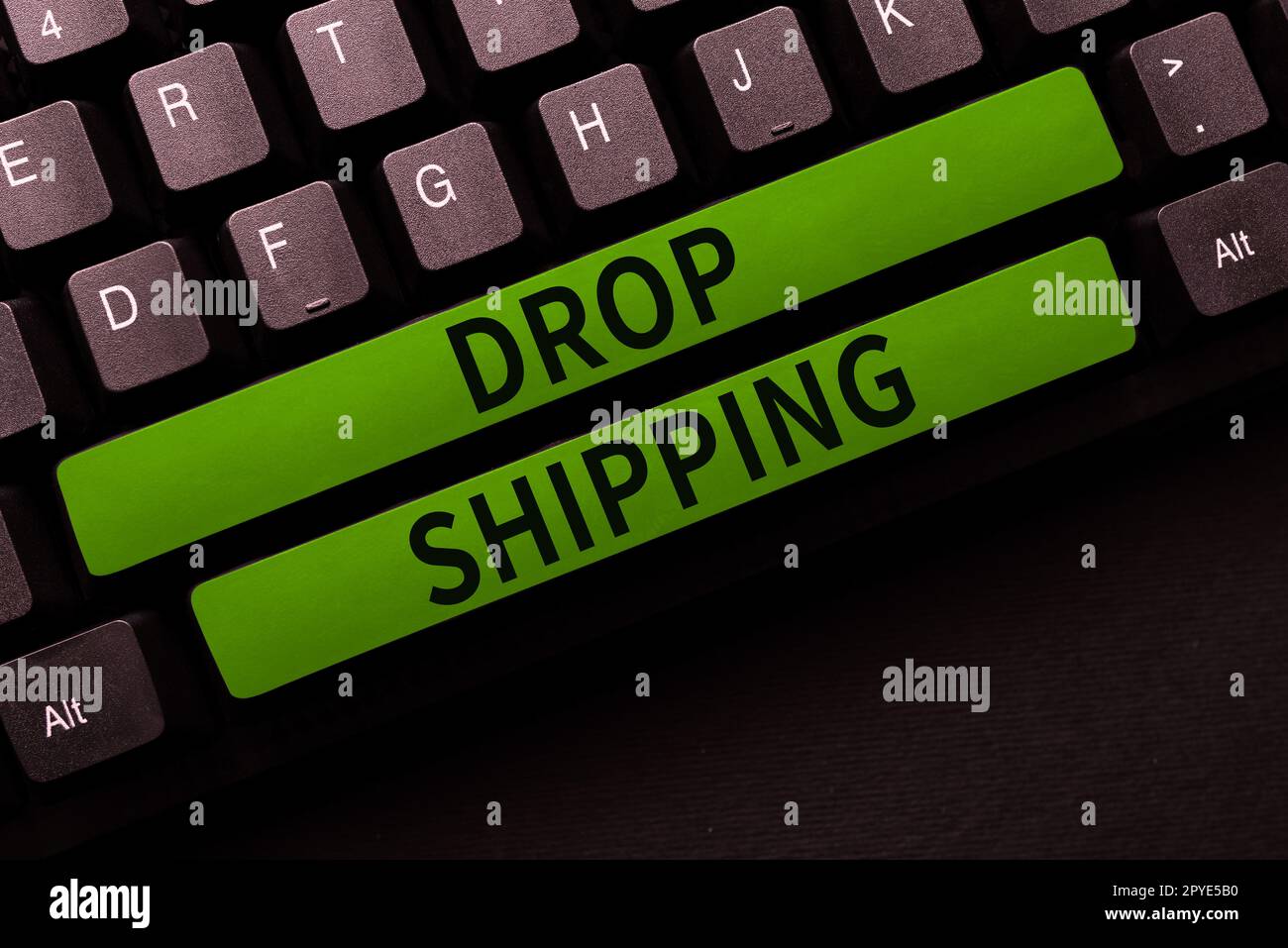 Inspiration montrant l'expédition des panneaux. Idée commerciale d'envoyer des marchandises d'un fabricant directement à un client au lieu du faire au détaillant Banque D'Images