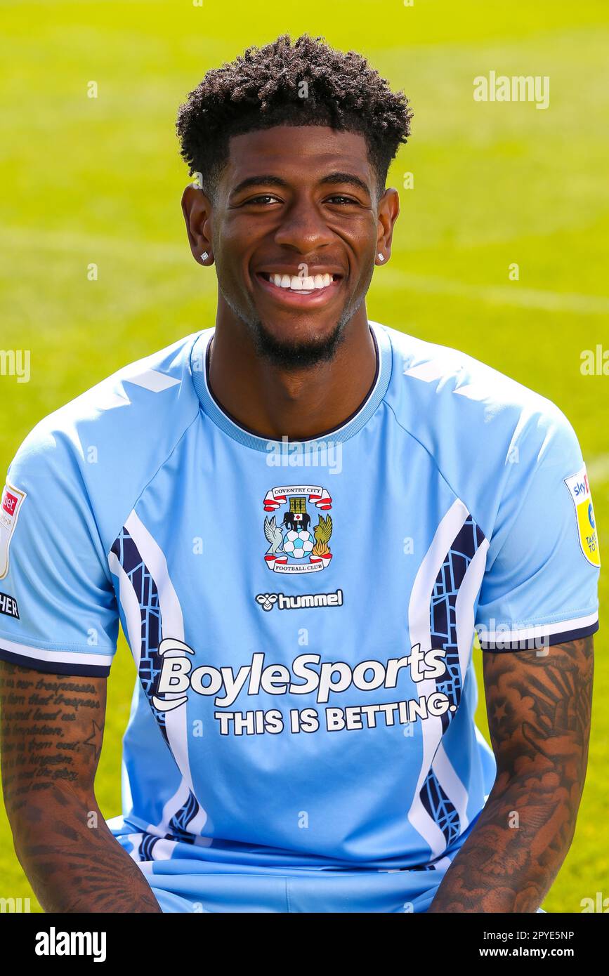 Jonathan Panzo de Coventry City lors d'une séance photo de Coventry City tenue au terrain d'entraînement de Ryton, Coventry. Date de la photo: Mercredi 3 mai 2022. Banque D'Images