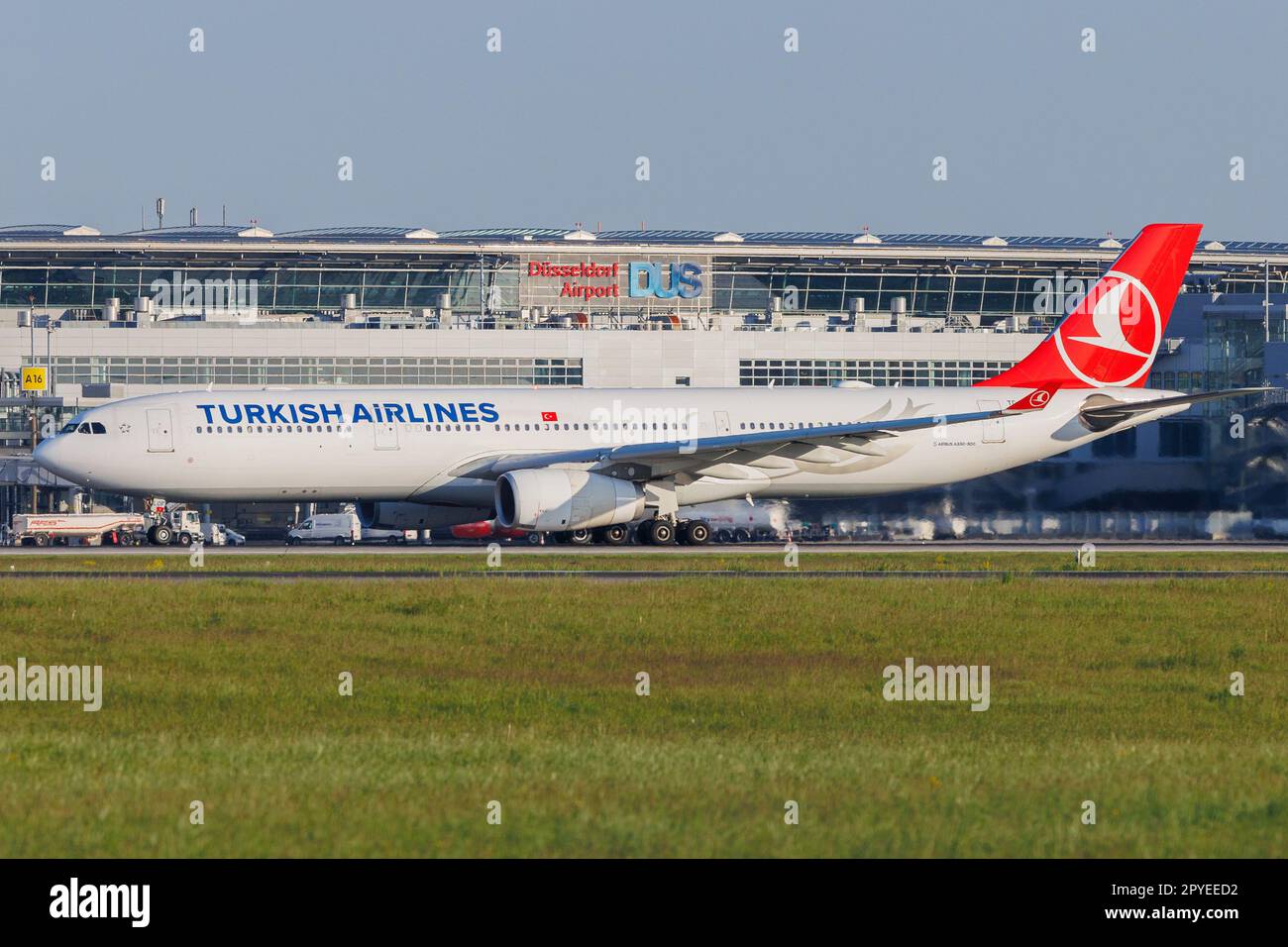 Düsseldorf, Allemagne. 03.05.2023. TC-LOF TURKISH AIRLINES AIRBUS A330-343 à l'aéroport international de Düsseldorf. Crédit: ANT Palmer/Alamy Banque D'Images