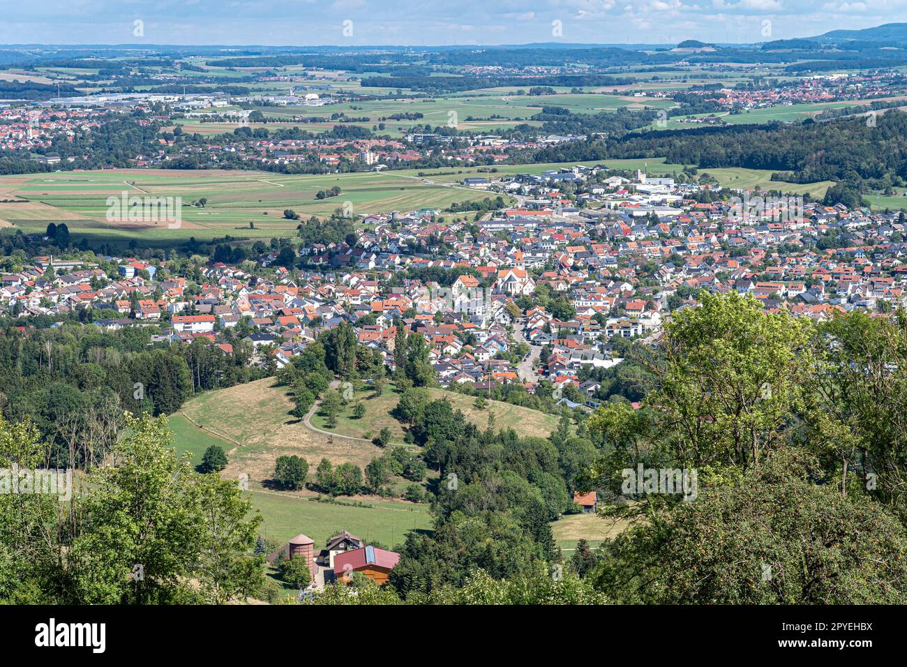 Petit village au milieu de la campagne allemande Banque D'Images