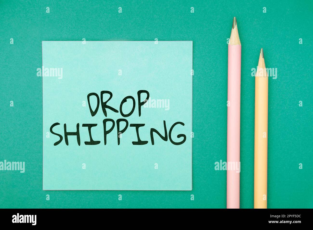 Envoi de texte d'écriture manuscrite. Internet concept pour envoyer des marchandises d'un fabricant directement à un client plutôt qu'au détaillant Banque D'Images