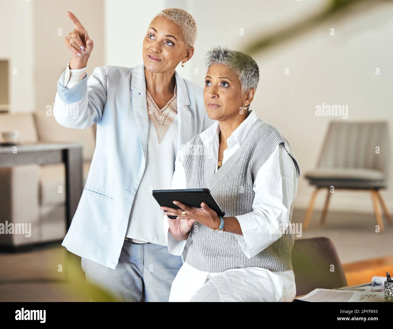 Femmes d'affaires seniors Banque de photographies et d’images à haute ...