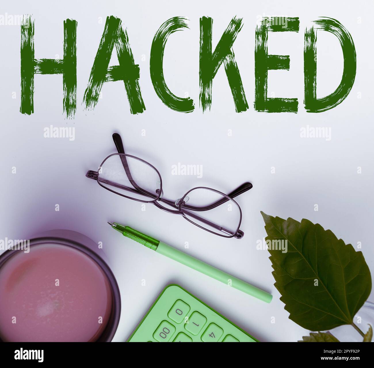 Légende de texte présentant piraté. Approche commerciale accès non autorisé aux données du système ou de la cybercriminalité informatique Banque D'Images