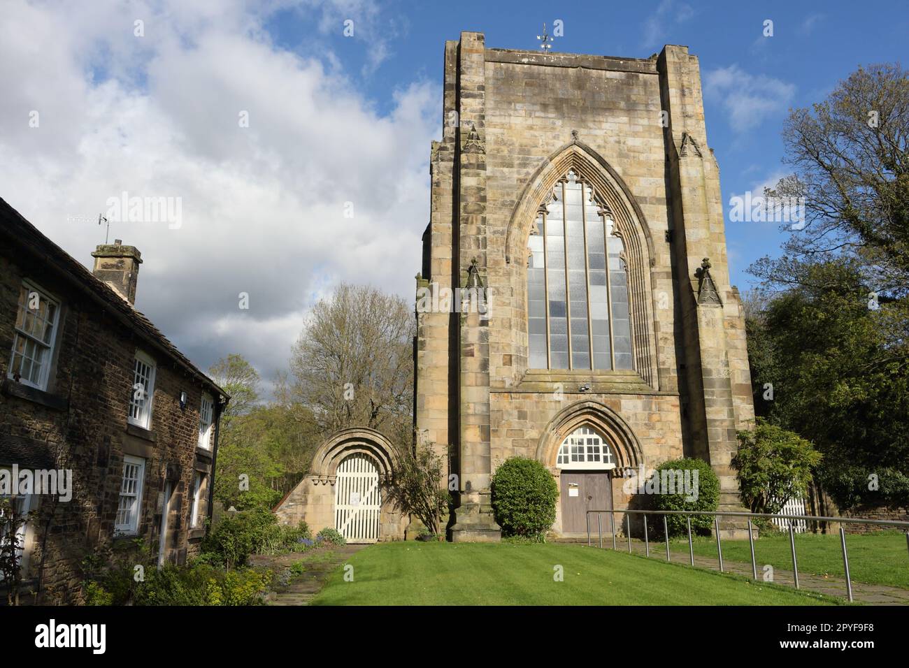 Abbaye de Beauchief et chalets à Sheffield, Yorkshire, Angleterre, classé Grade II*, culte de banlieue Banque D'Images