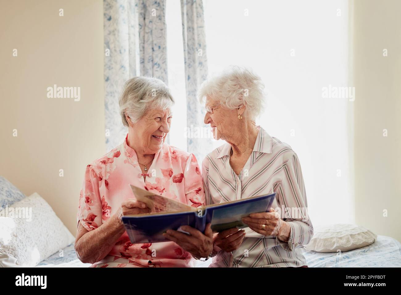 Meilleurs Amis Ag s Banque De Photographies Et D images Haute meilleurs-amis-ag-s-banque-de-photographies-et-d-images-haute