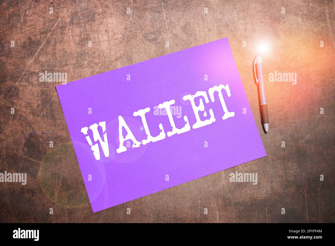 Porte-affiche à écriture manuelle. Photo conceptuelle boîtier pliable plat de poche pour contenir de l'argent et des cartes en plastique Banque D'Images