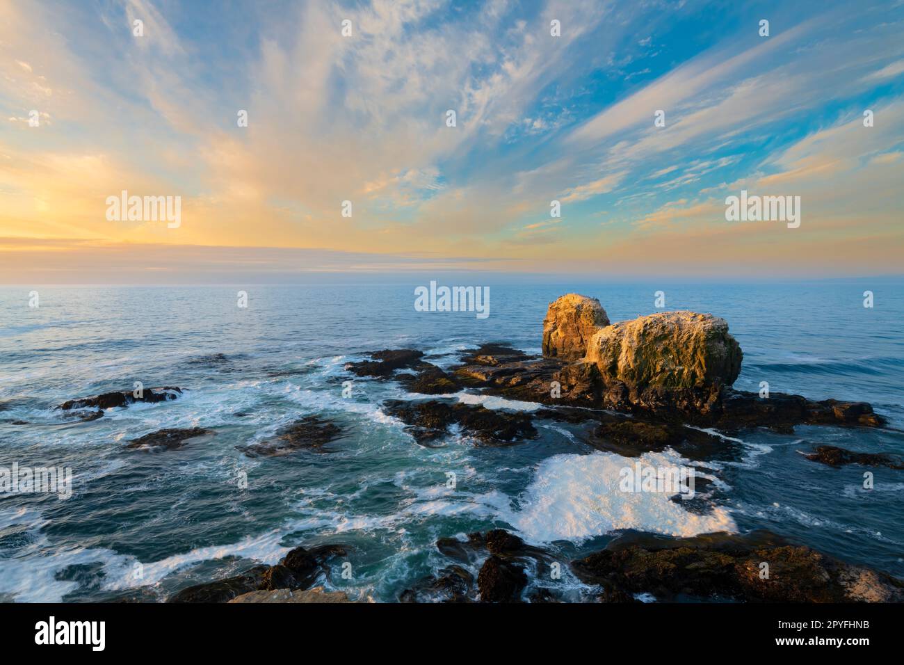 Falaise à Punta de Lobos à Pichilemu, région VI, Chili Banque D'Images Falaise à Punta de Lobos à Pichilemu, région VI, Chili Banque D'Images