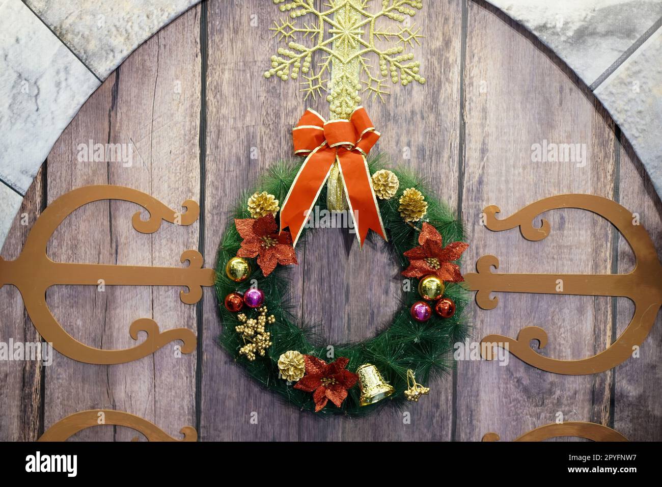 Décoration de couronne à l'affichage de la porte Banque D'Images