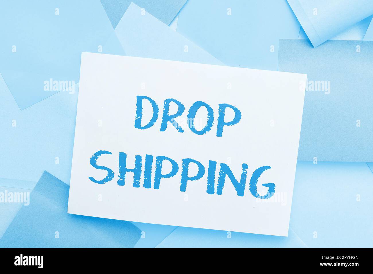 Inspiration montrant l'expédition des panneaux. Concept d'affaires pour envoyer des marchandises d'un fabricant directement à un client plutôt qu'au détaillant Banque D'Images