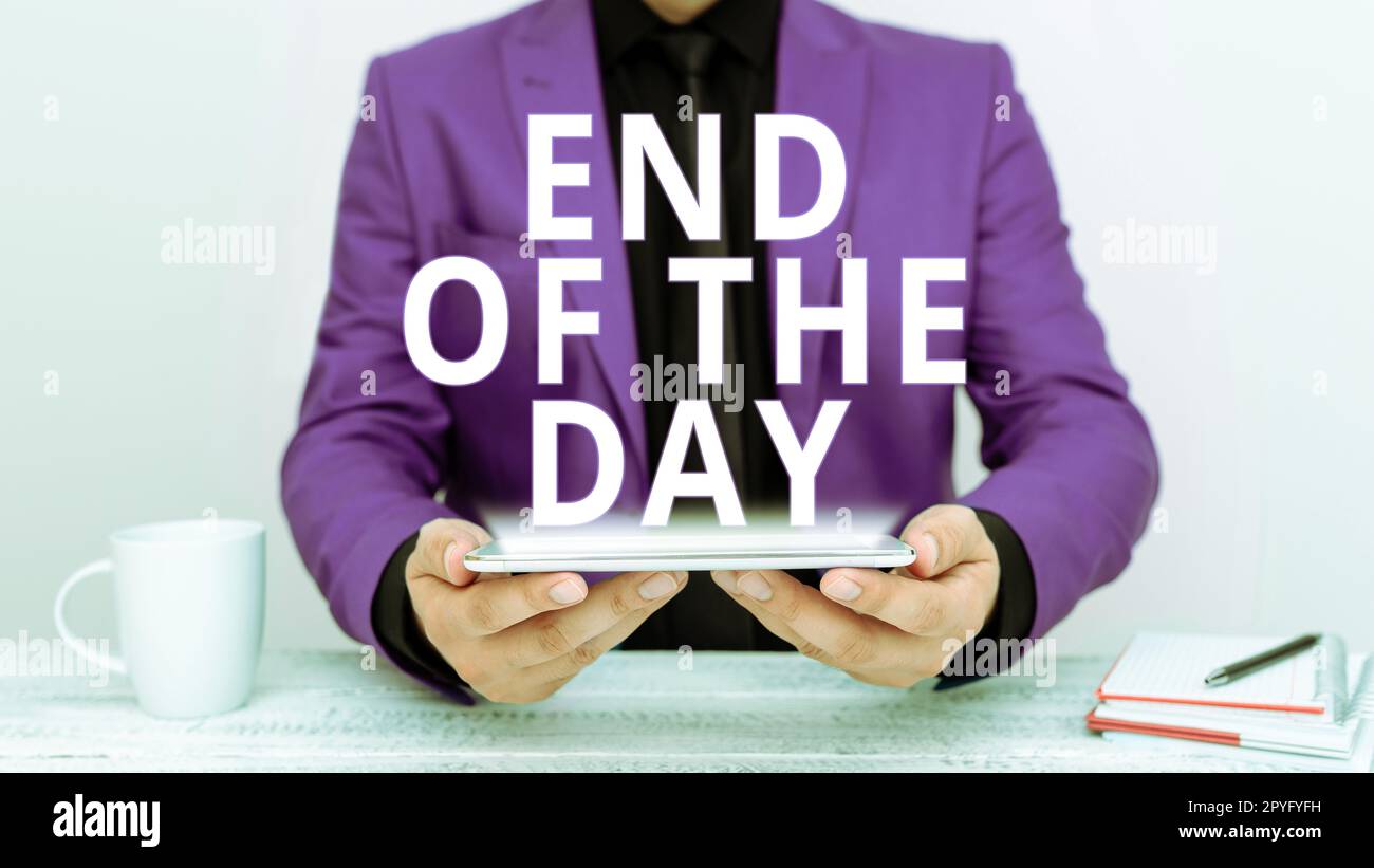 Affiche indiquant la fin de la journée. Aperçu de l'entreprise finissant aujourd'hui activités détente nuit de repos Banque D'Images