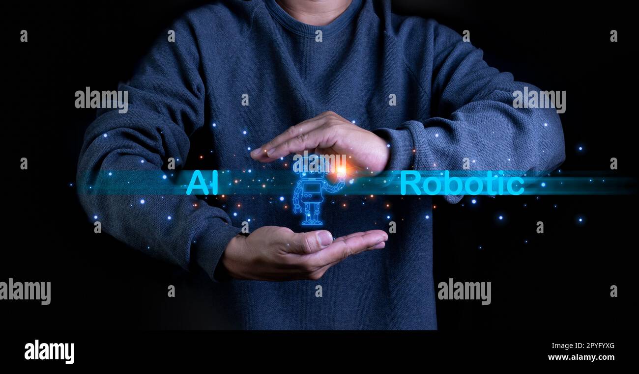 Une personne s'étire la main avec un modèle de robot sur sa paume. Il représente l'utilisation de l'IA et des systèmes robotiques pour la recherche et le travail. Banque D'Images