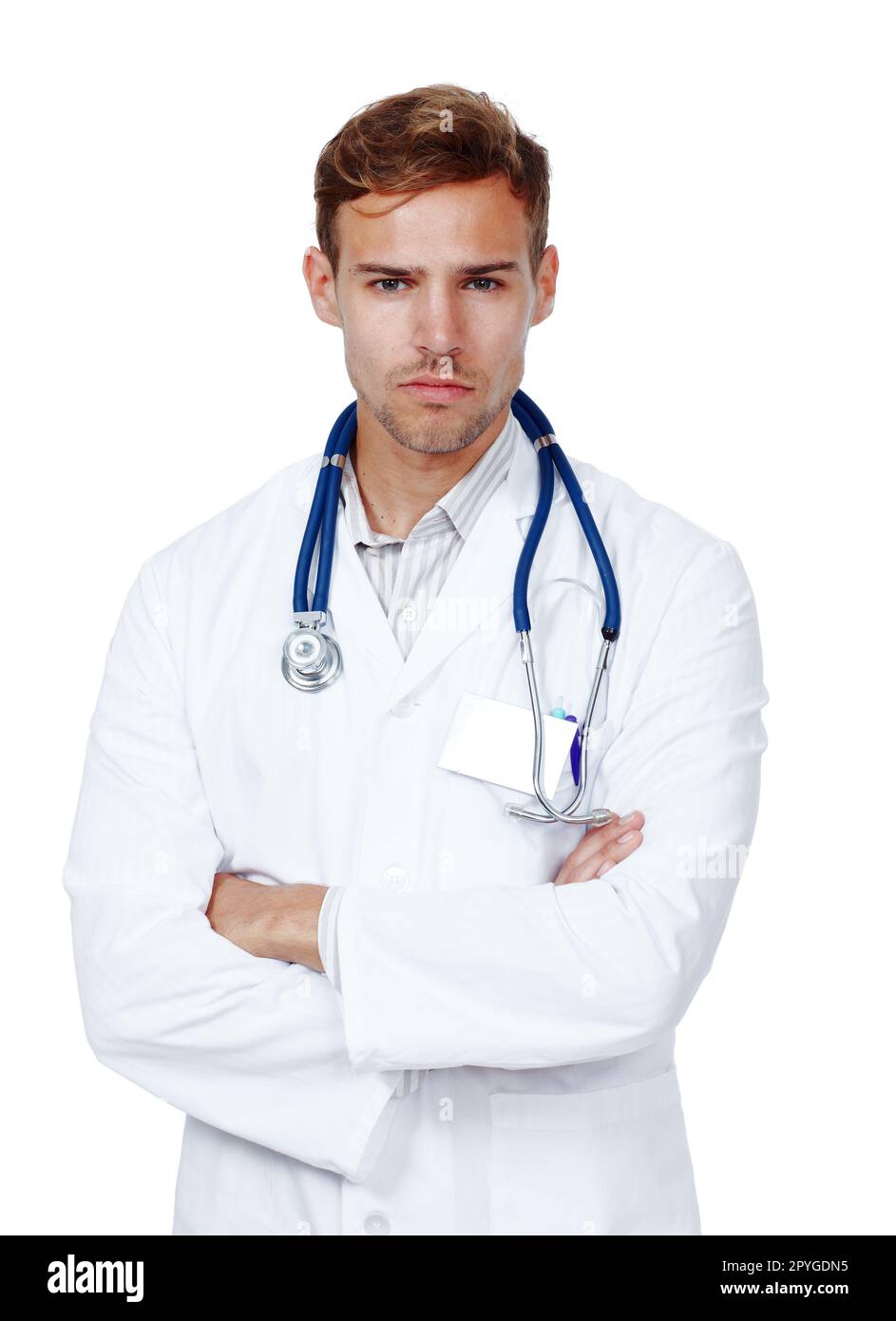 Il prend les soins de santé au sérieux. Studio portrait d'un jeune homme médecin isolé sur blanc. Banque D'Images