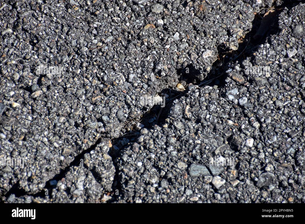 Asphalte, brüchig, Spalt, Stein, Stein, grau, schwarz, Straße, Strößenbelag, alt, Renovierungsbedürftig, Zeit, Asphaltdecke, gebrochen, aufgebrochen, Banque D'Images