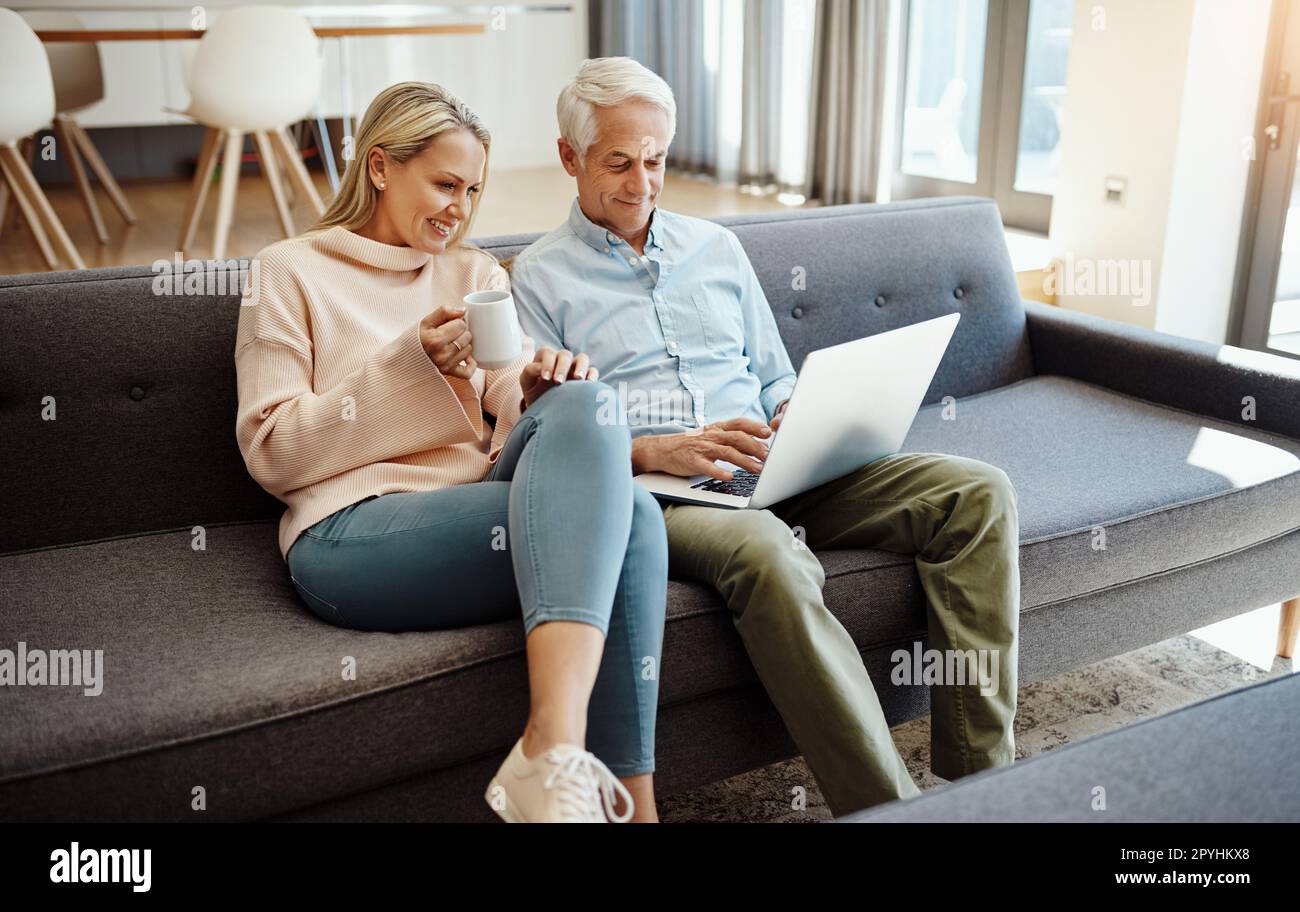 Quelle meilleure façon de passer une retraite. un couple d'âge mûr ...