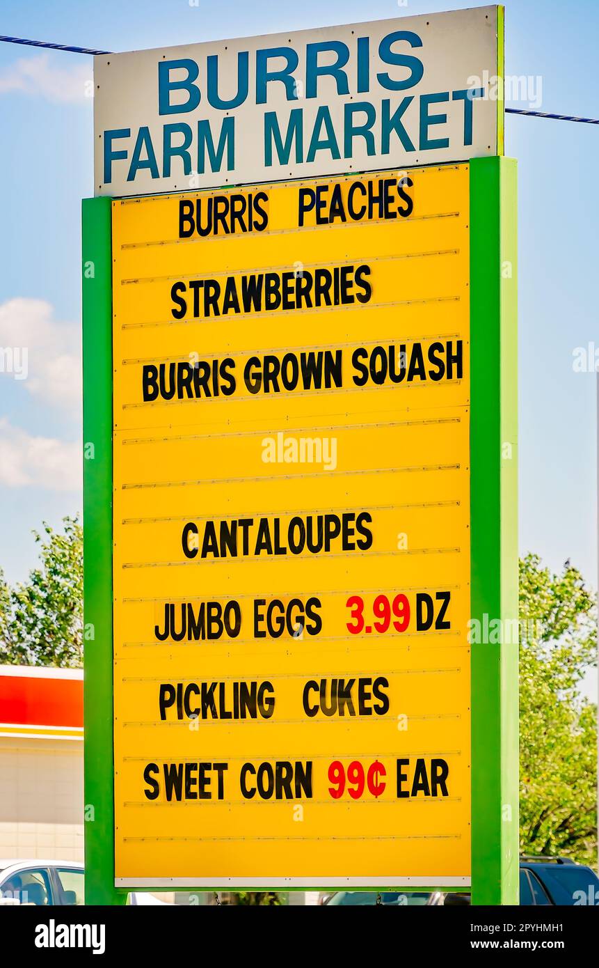Le marché agricole de Burris annonce des produits frais, 30 avril 2023, à Loxley, Alabama. Le marché familial a ouvert ses portes en 1984. Banque D'Images