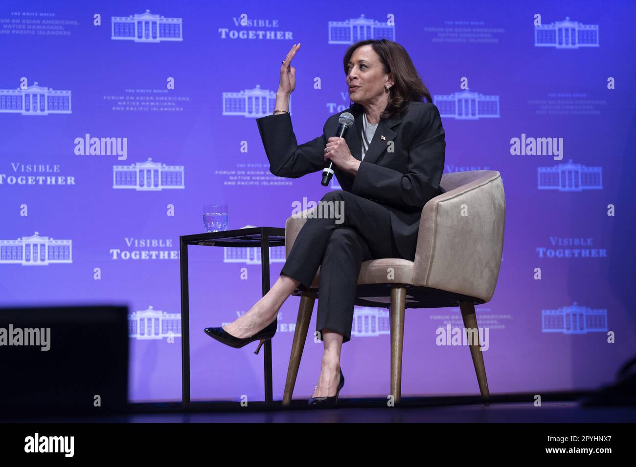 Washington, États-Unis. 03rd mai 2023. ÉTATS-UNIS Le vice-président Kamala Harris participe à une conversation modérée au Forum asiatique américain et autochtone hawaïen et insulaire du Pacifique de la Maison Blanche à l'Université de Georgetown à Washington, DC, mercredi, à 3 mai 2023. Photo de Ken Cedeno/UPI crédit: UPI/Alay Live News Banque D'Images