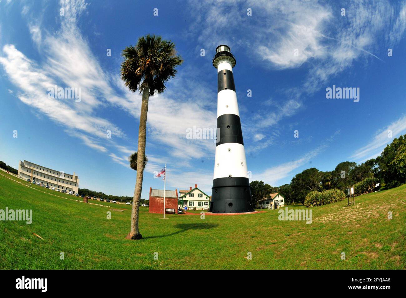 Cape Canaveral Space Force Station, Floride, États-Unis. La Garde côtière des États-Unis a livré une « lentille de Fresnel de l'ordre de 4th » qui sera exposée au musée de la Cape Canaveral Lighthouse Foundation, à côté du phare de Canaveral. Cet objectif a été expédié de l'USCG Washington yard et est en prêt pour 10 ans, crédit: Julian Leek/Alamy Live News Banque D'Images