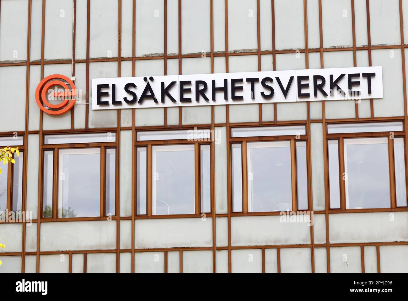 Kristinehamn, Suède - 11 août 2018 : panneau de bureau du National Electrical Safety Board. Banque D'Images Kristinehamn, Suède - 11 août 2018 : panneau de bureau du National Electrical Safety Board. Banque D'Images