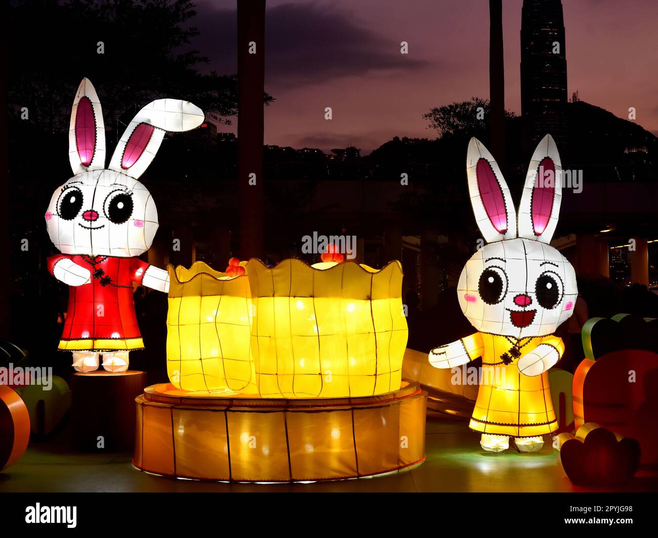 Lanternes de lapin jumelles pour la fête du nouvel an chinois, à Hong Kong Banque D'Images