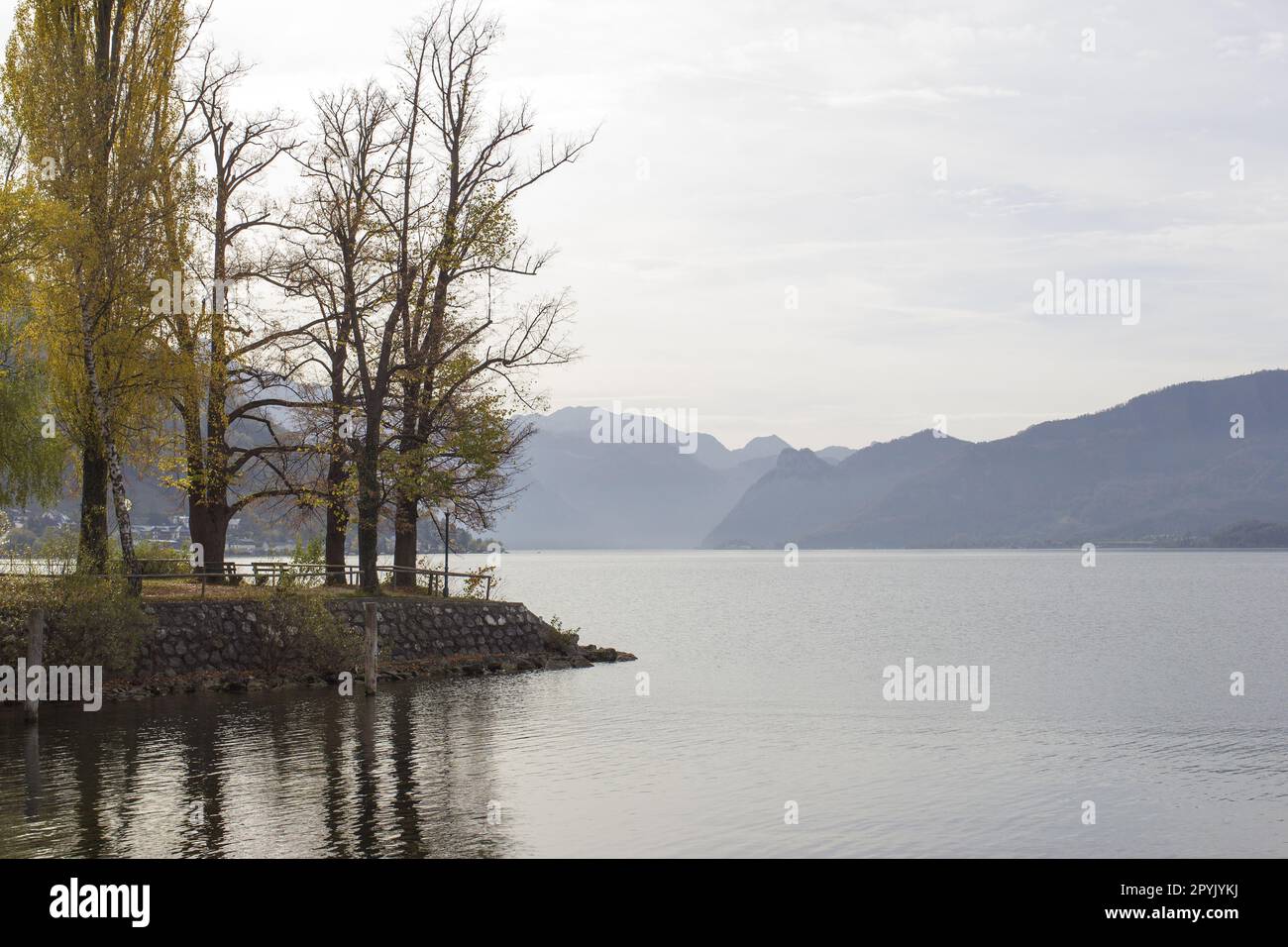 Lac de Traunsee et Alpes à Gmunden, haute-Autriche, Autriche Banque D'Images