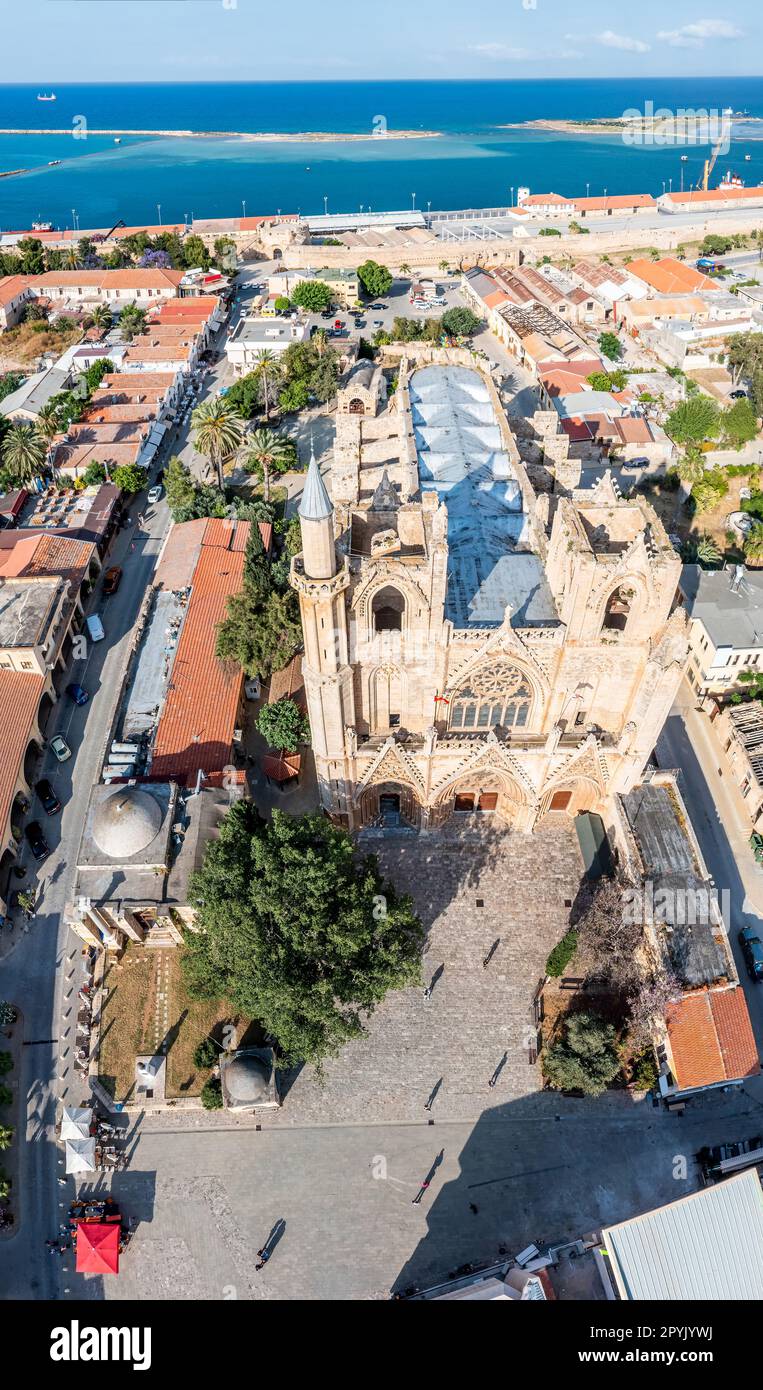 Mosquée Lala Mustafa Pasha (cathédrale Saint-Nicolas) dans la vieille ville de Famagousta, Chypre Banque D'Images