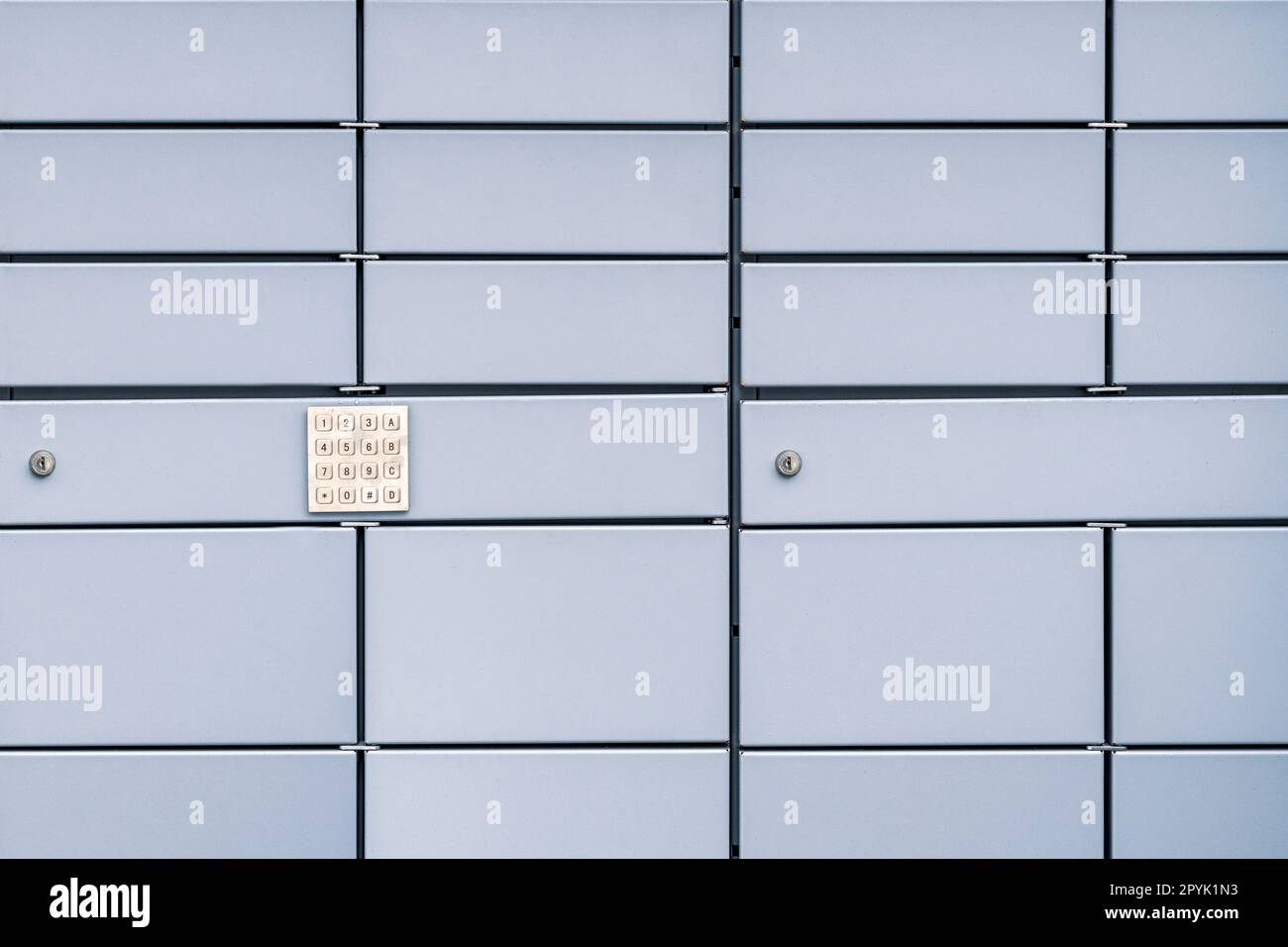 Ramasser le casier pour recevoir les colis sans contact Banque D'Images