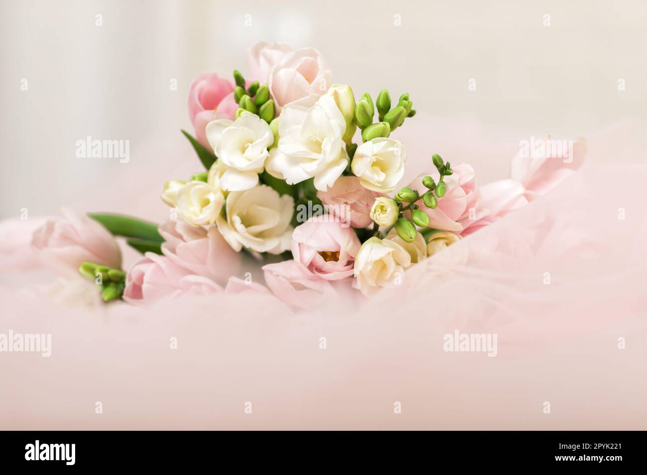 le mariage beau bouquet de tulipes roses Banque D'Images