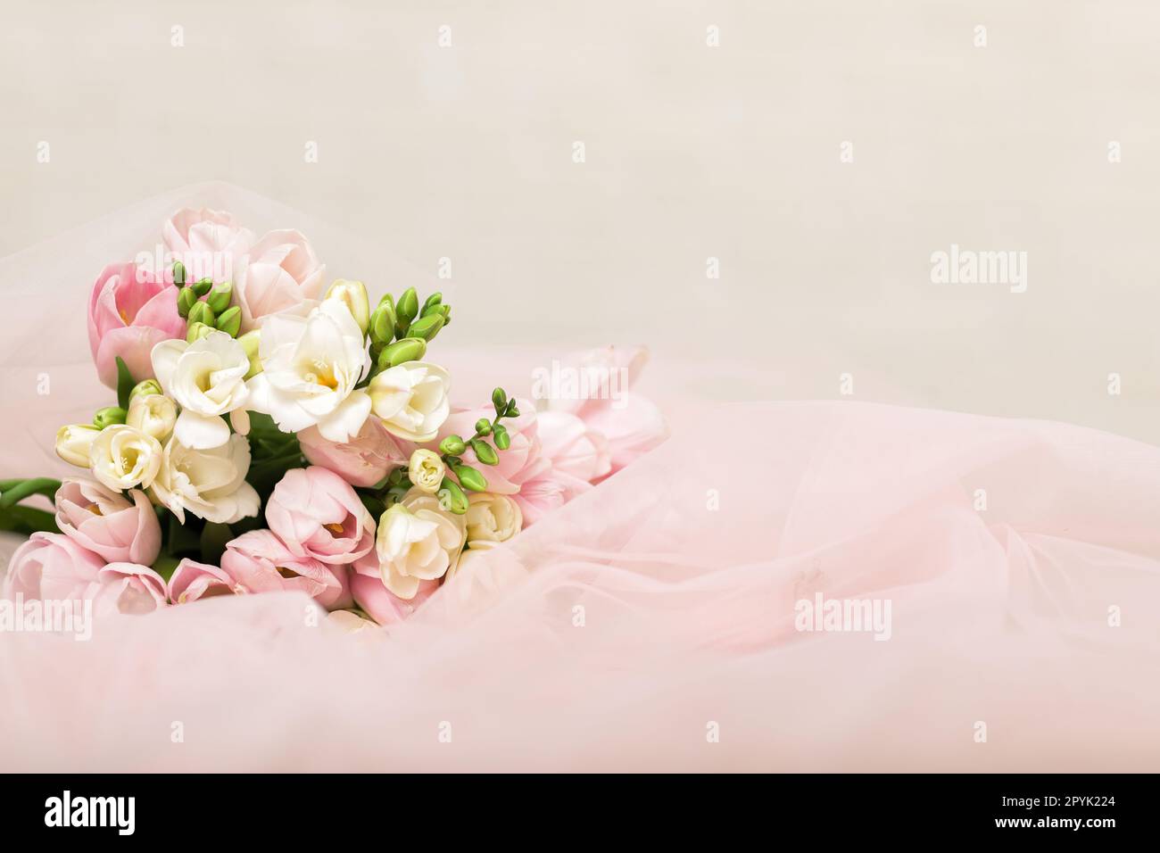 le mariage beau bouquet de tulipes roses Banque D'Images