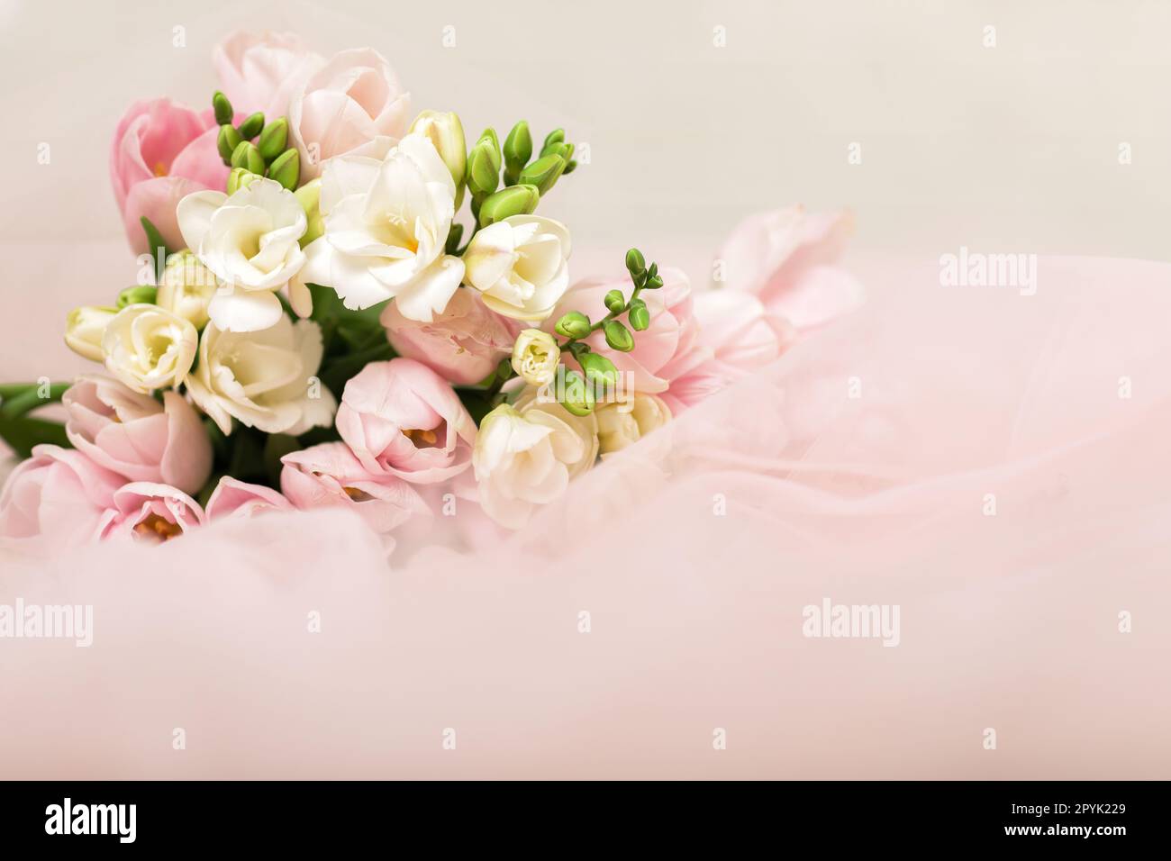 le mariage beau bouquet de tulipes roses Banque D'Images