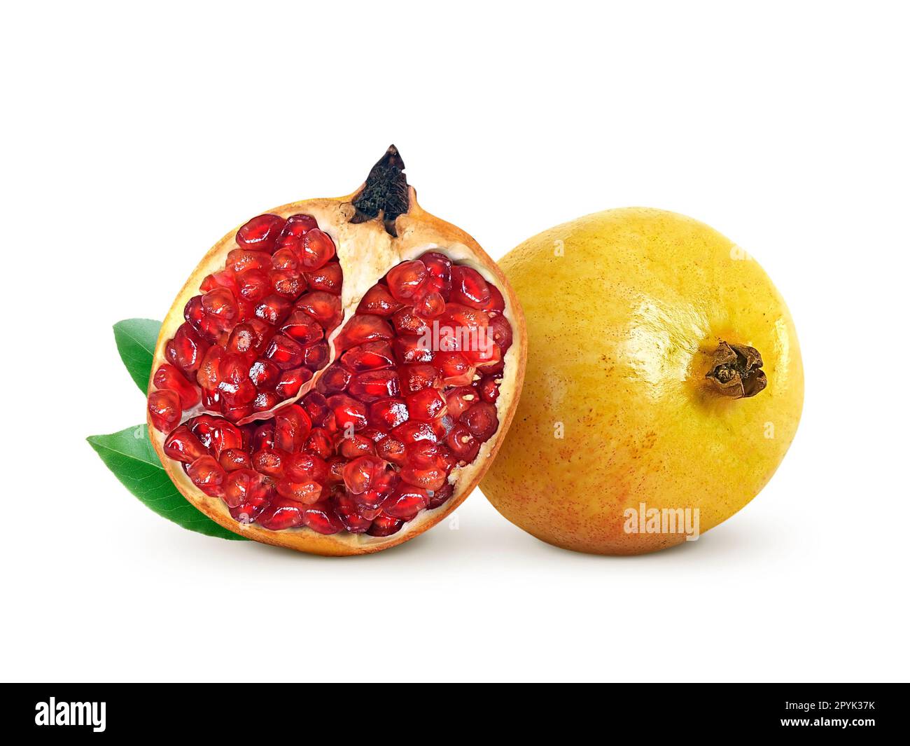 Fruits de grenade avec feuilles de grenade sur fond blanc Banque D'Images