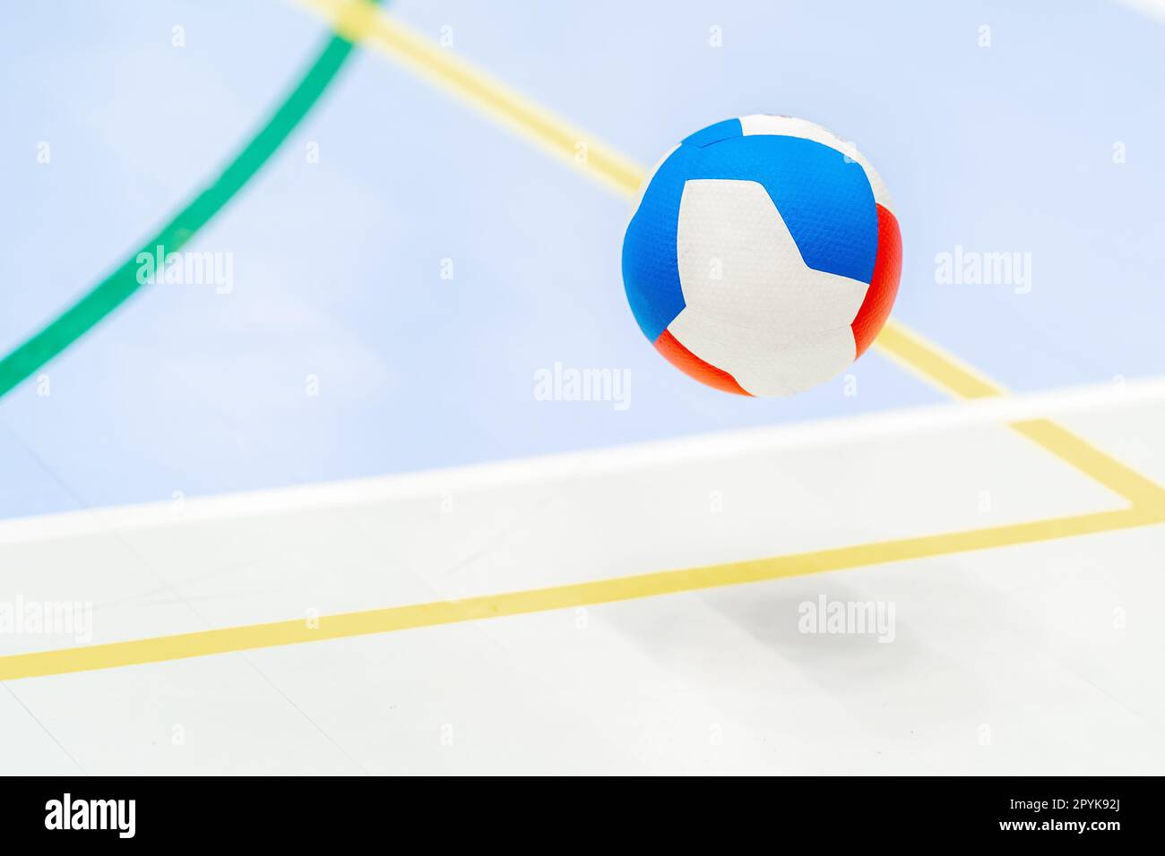 volley-ball sur le terrain de volley-ball Banque D'Images