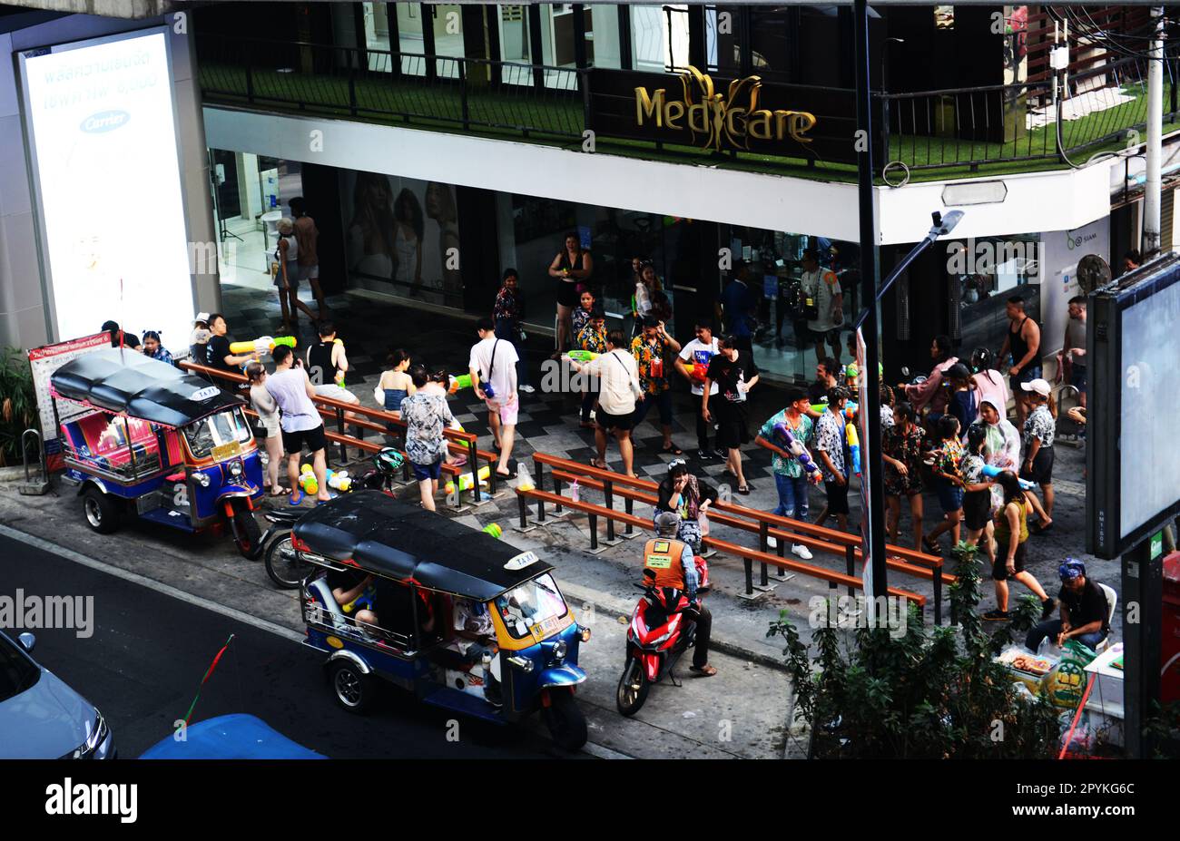 Célébrations de Songkran sur Rama I Road près de Siam Square à Bangkok, Thaïlande. Banque D'Images