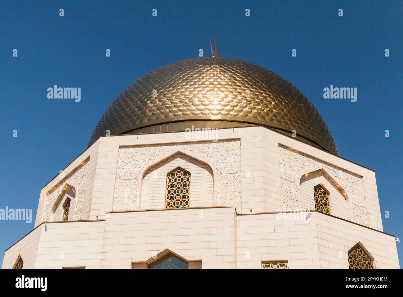 Dôme d'or du Musée Quran à la réserve du Musée historique et architectural de l'État de Bolgar. District de Spassky, République du Tatarstan, Russie Banque D'Images