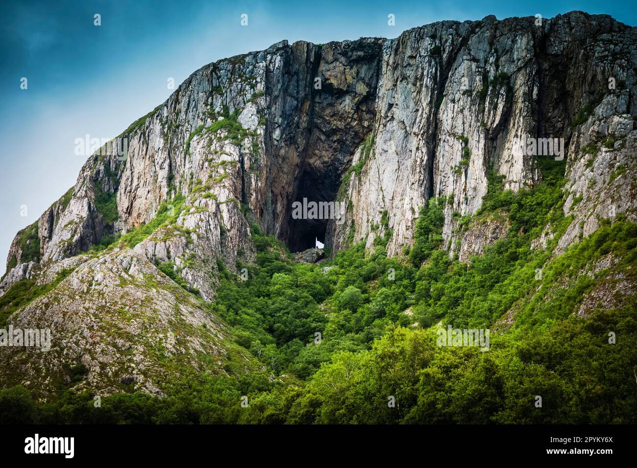 Grotte de Torhatten près de Bronnysund, Norvège. Banque D'Images