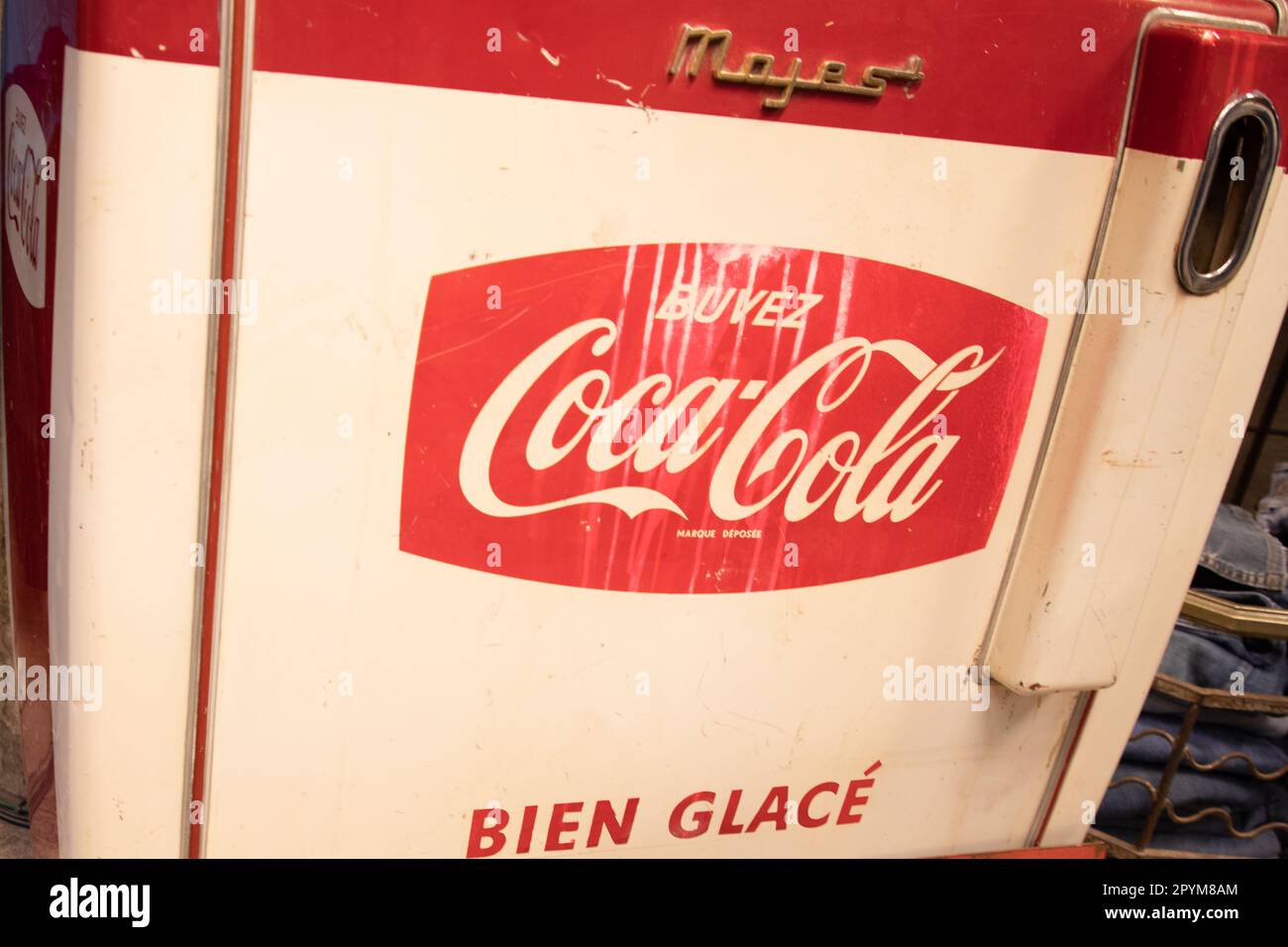 PLATEAU ROND COCA-COLA rouge blanc vintage 2020 métal déco collection