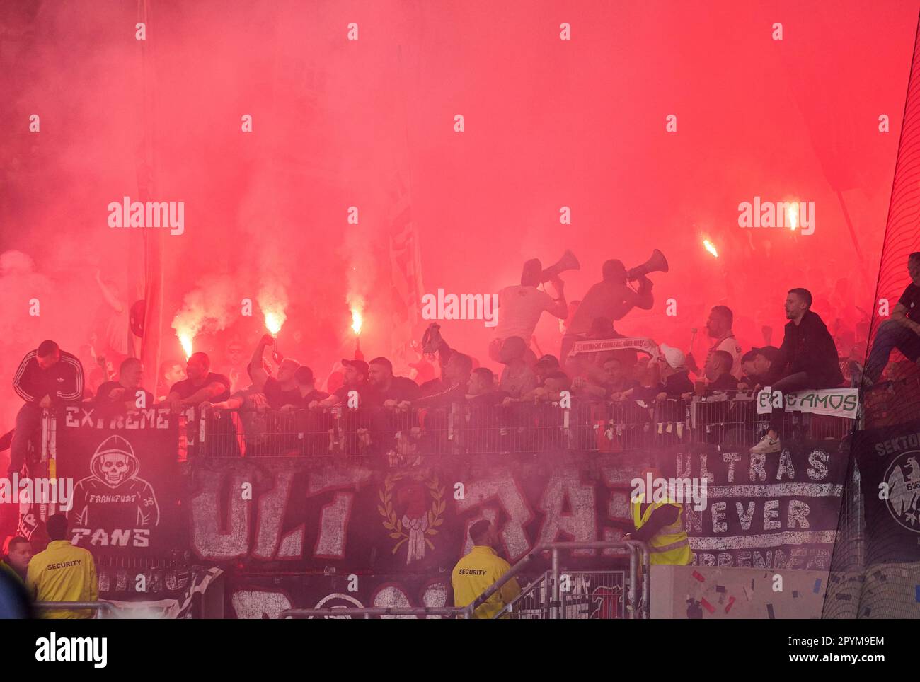 Stuttgart, Allemagne. 03rd mai 2023. Fans DE VFB dans le match VFB STUTTGART - EINTRACHT FRANCFORT 2-3 DFB-Pokal, coupe de football allemande, demi-finale sur 03 mai 2023 à Stuttgart, Allemagne. Crédit saison 2022/2023 : Peter Schatz/Alay Live News Banque D'Images