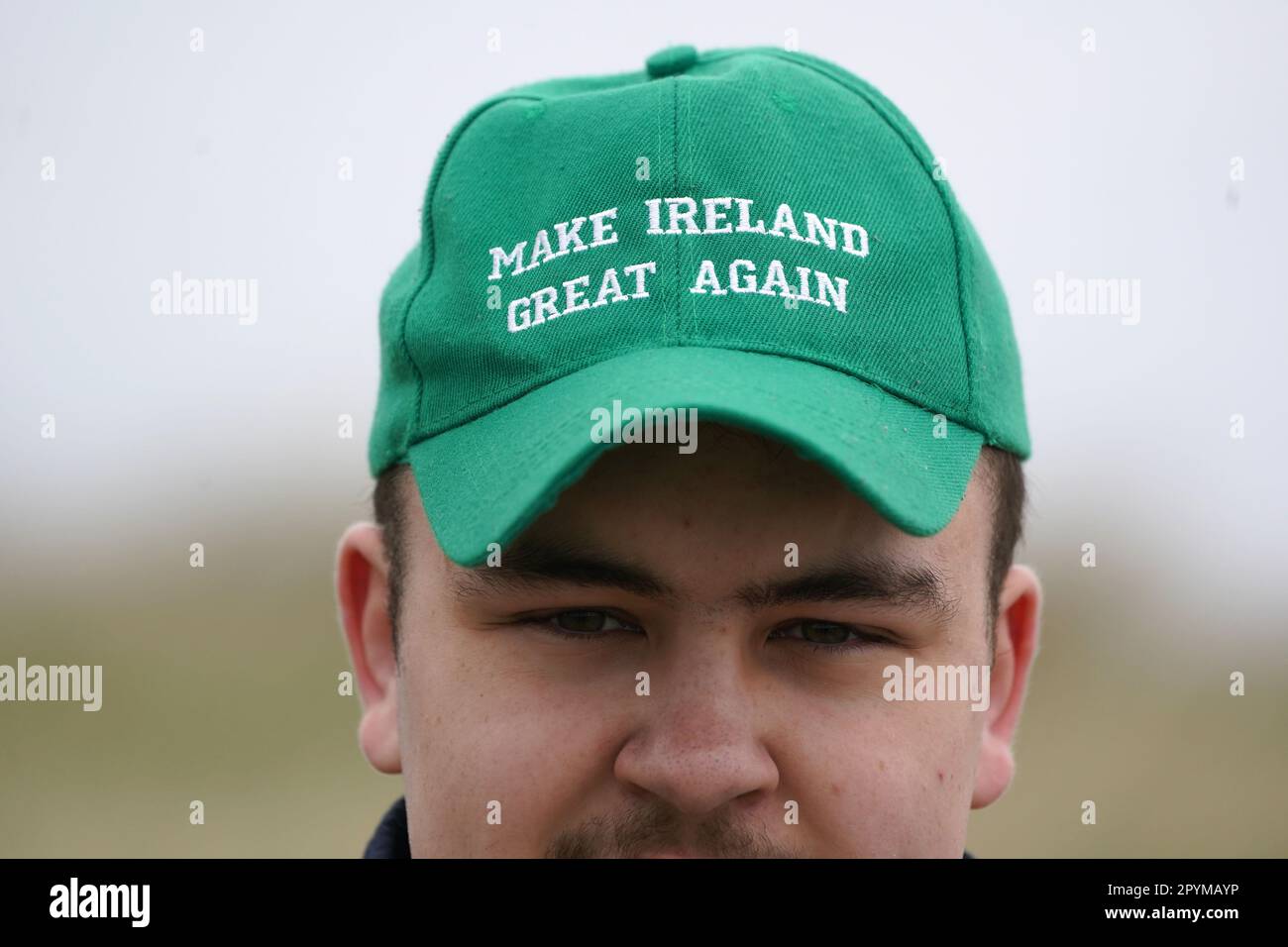 Les partisans de Trump au Trump International Golf Links & Hotel de Doonbeg, Co Clare, lors d'une visite de l'ancien président américain Donald Trump. Date de la photo: Jeudi 4 mai 2023. Banque D'Images