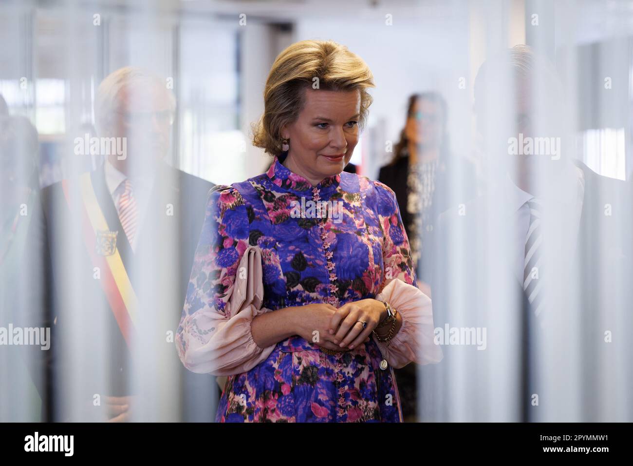 Roeselare, Belgique. 04th mai 2023. La reine Mathilde de Belgique photographiée lors d'une visite royale aux étages éditoriaux et à l'imprimerie du groupe international multimédia Roularta, lors d'une visite royale dans la province de Flandre Occidentale, à Roeselare, le jeudi 04 mai 2023. BELGA PHOTO KURT DESPLENTER crédit: Belga News Agency/Alay Live News Banque D'Images