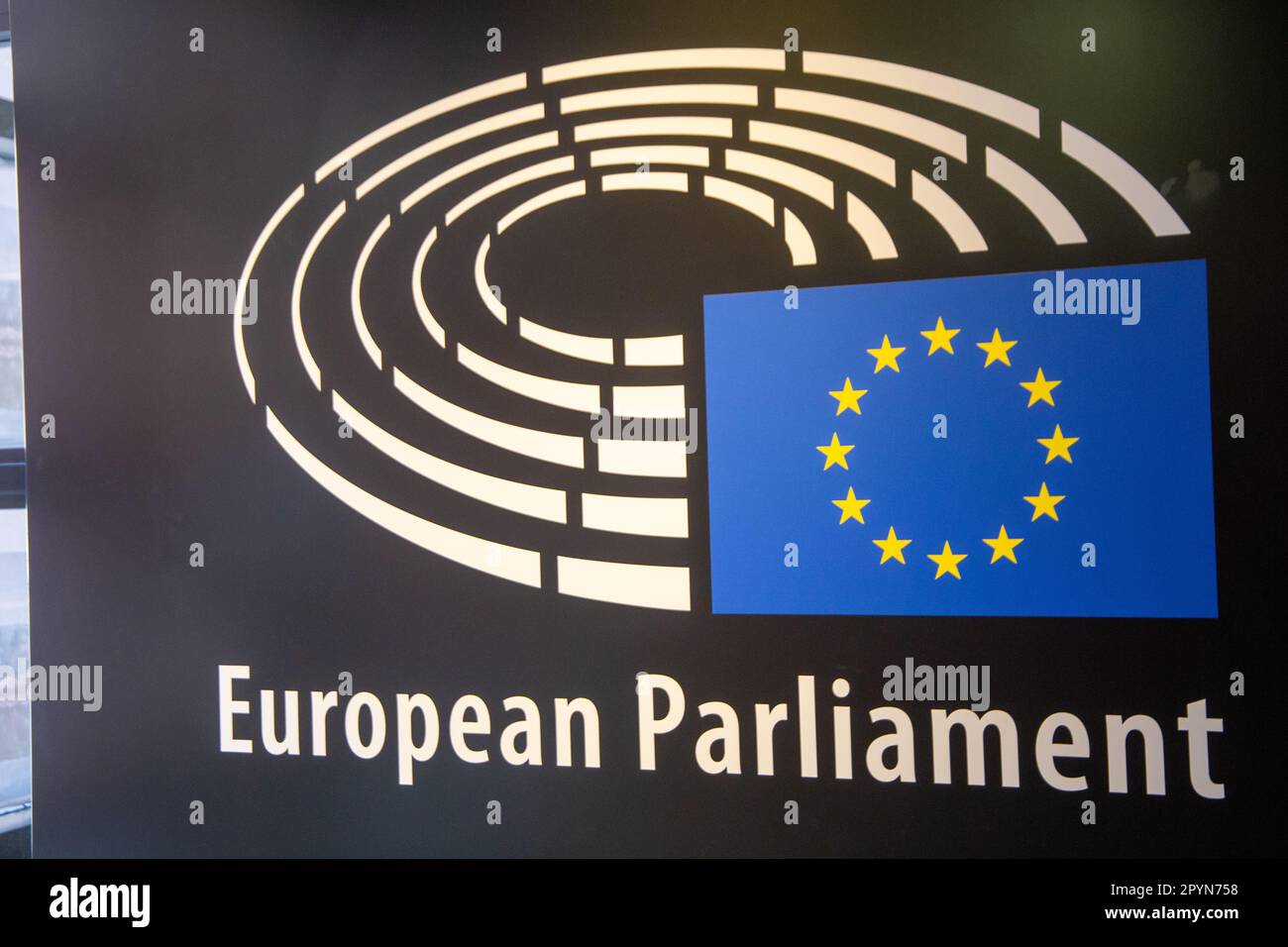 Logo du Parlement européen, pris à Strasbourg, France (03 mai 2023) Banque D'Images
