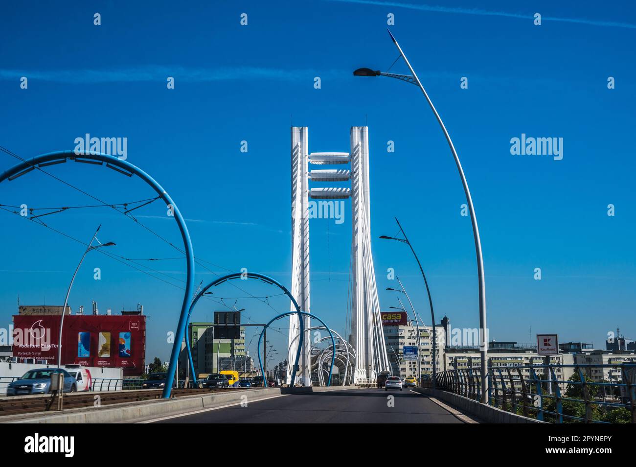 Le pont autoroutier de Basarab (roumain : Pasajul Basarab) est un pont autoroutier de Bucarest, Roumanie Banque D'Images