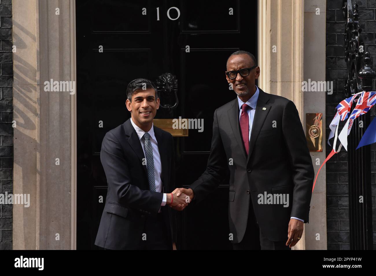 Londres, Angleterre, Royaume-Uni. 4th mai 2023. Le Premier ministre britannique SUNAK rencontre le président rwandais PAUL KAGAME au 10 Downing Street. (Credit image: © Thomas Krych/ZUMA Press Wire) USAGE ÉDITORIAL SEULEMENT! Non destiné À un usage commercial ! Banque D'Images