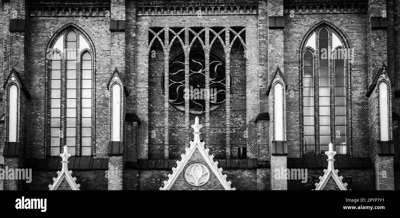 Cathédrale de renaissance gothique Basilique de l'Assomption de la Sainte Vierge Marie à Bialystok, Pologne - image en noir et blanc Banque D'Images