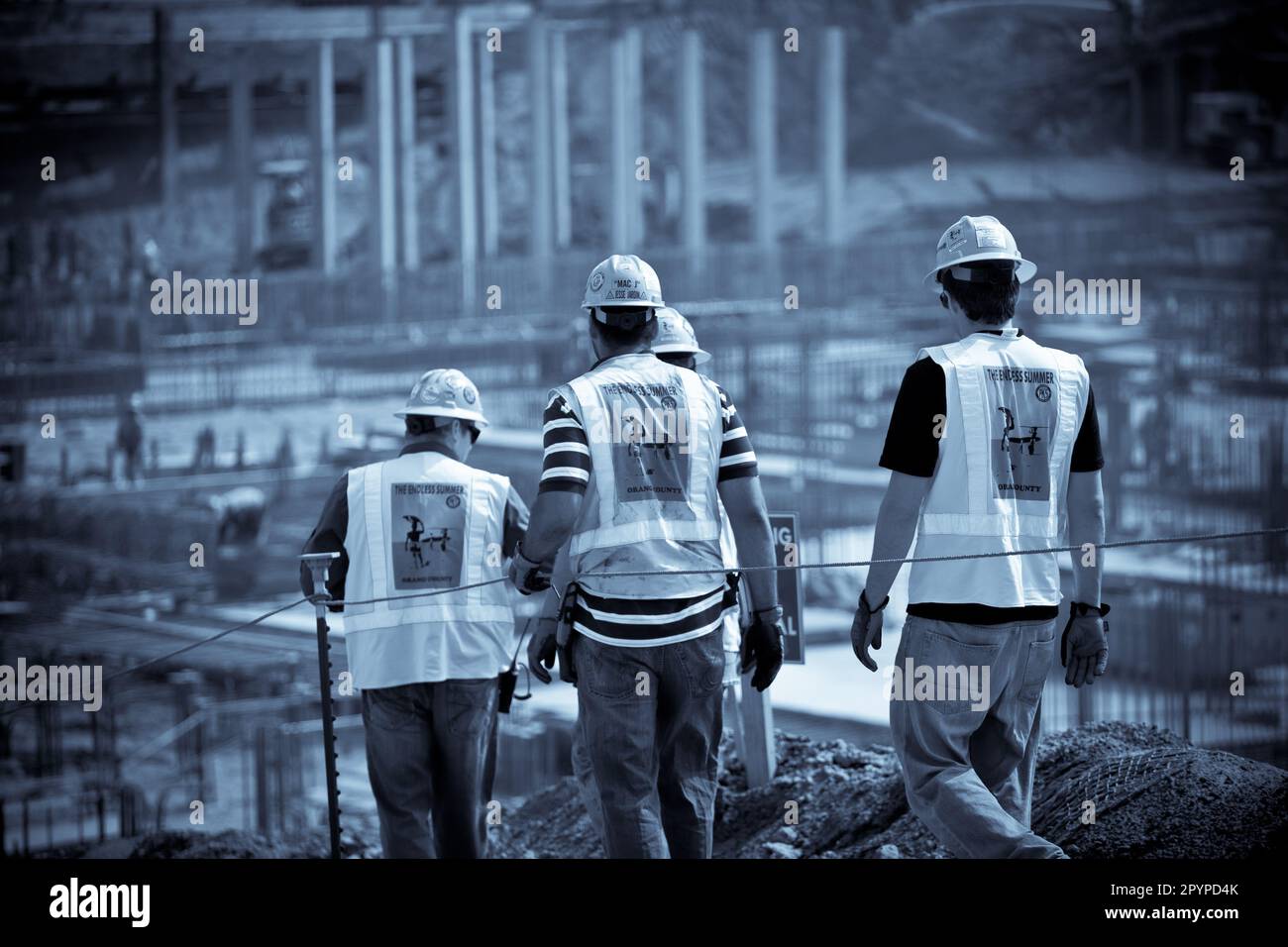 Hommes de construction sur le chantier Banque D'Images