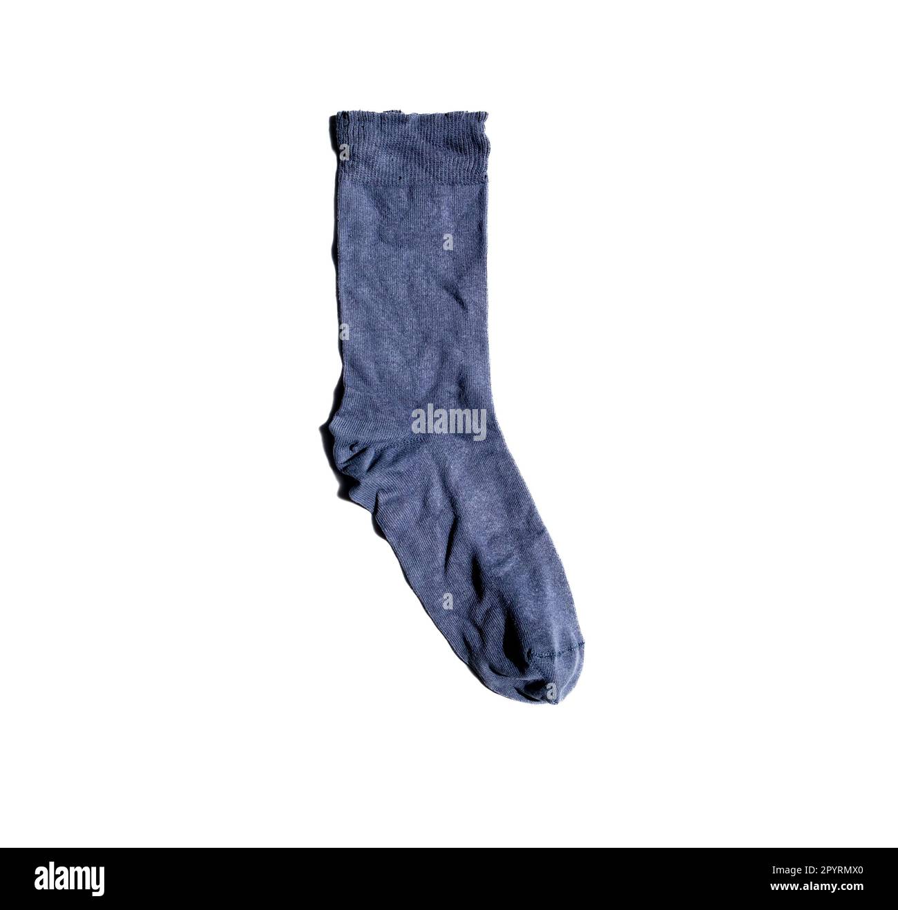 Chaussettes froissés isolées sur fond blanc. Banque D'Images